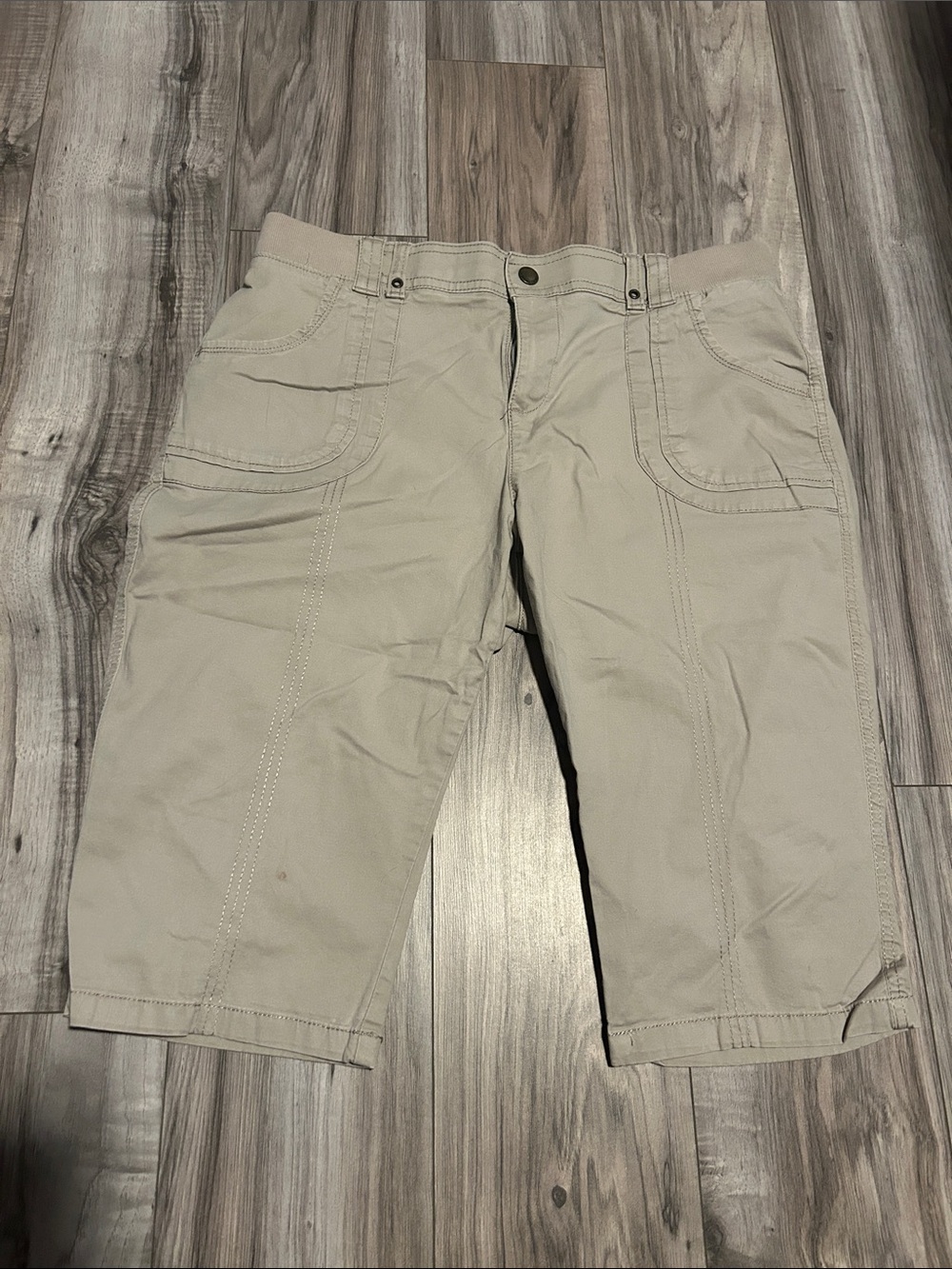 Women’s Casual Beige Knee-Length Shorts